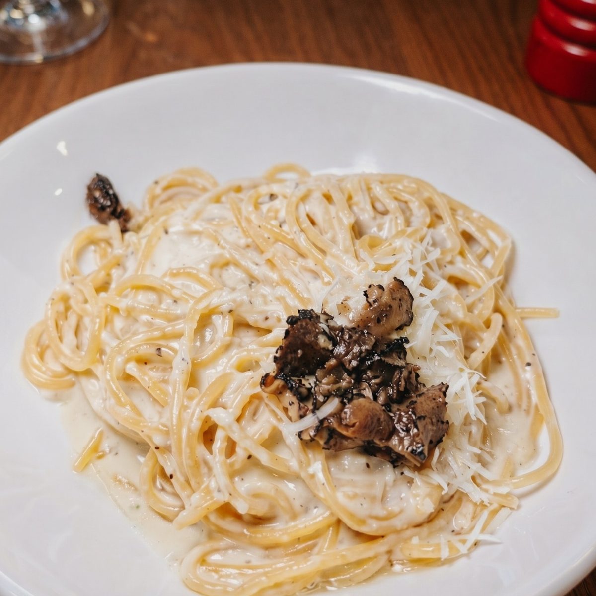 Spaghettoni Cacio E Pepe Al Tartufo Nero